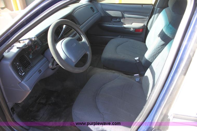 image for item G4489 2000 Ford Crown Victoria Police Interceptor