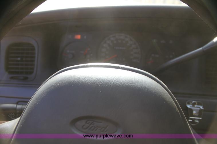 image for item G4489 2000 Ford Crown Victoria Police Interceptor