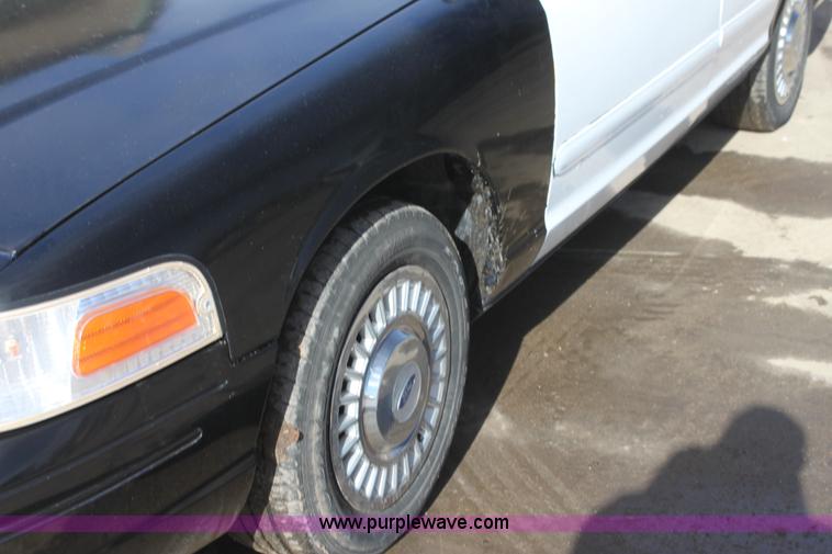 image for item G4489 2000 Ford Crown Victoria Police Interceptor