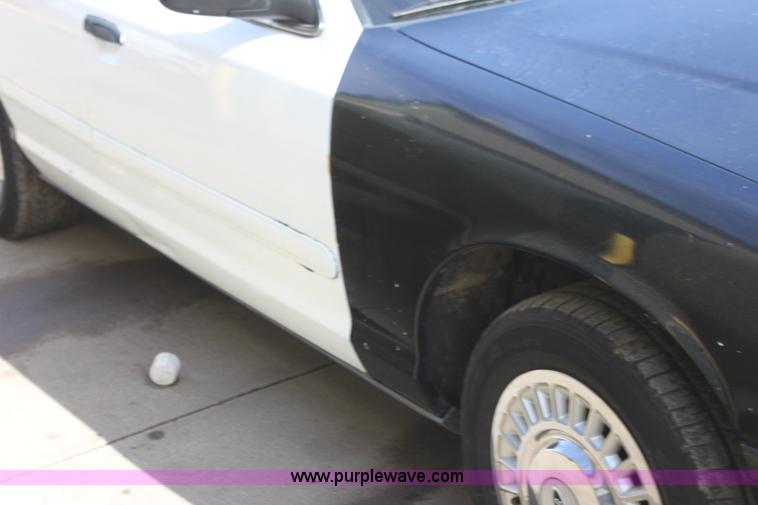 image for item G4489 2000 Ford Crown Victoria Police Interceptor