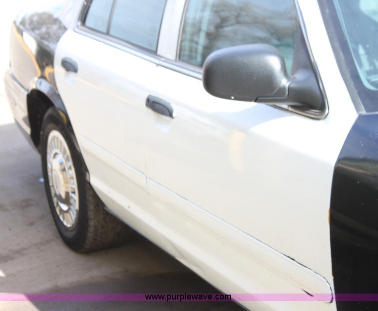 image for item G4489 2000 Ford Crown Victoria Police Interceptor