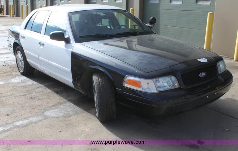 image for item G4490 2004 Ford Crown Victoria Police Interceptor