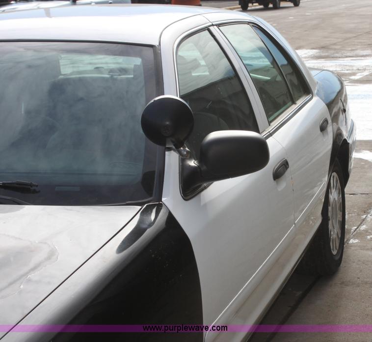 image for item G4490 2004 Ford Crown Victoria Police Interceptor