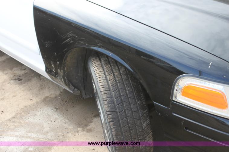 image for item G4490 2004 Ford Crown Victoria Police Interceptor
