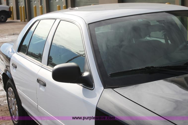 image for item G4490 2004 Ford Crown Victoria Police Interceptor