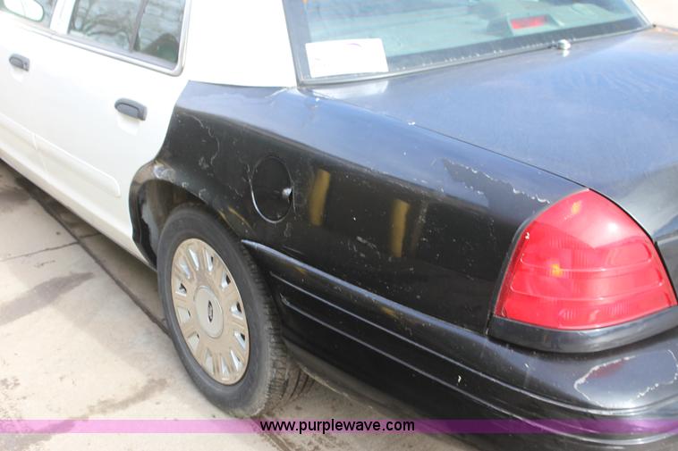 image for item G4490 2004 Ford Crown Victoria Police Interceptor