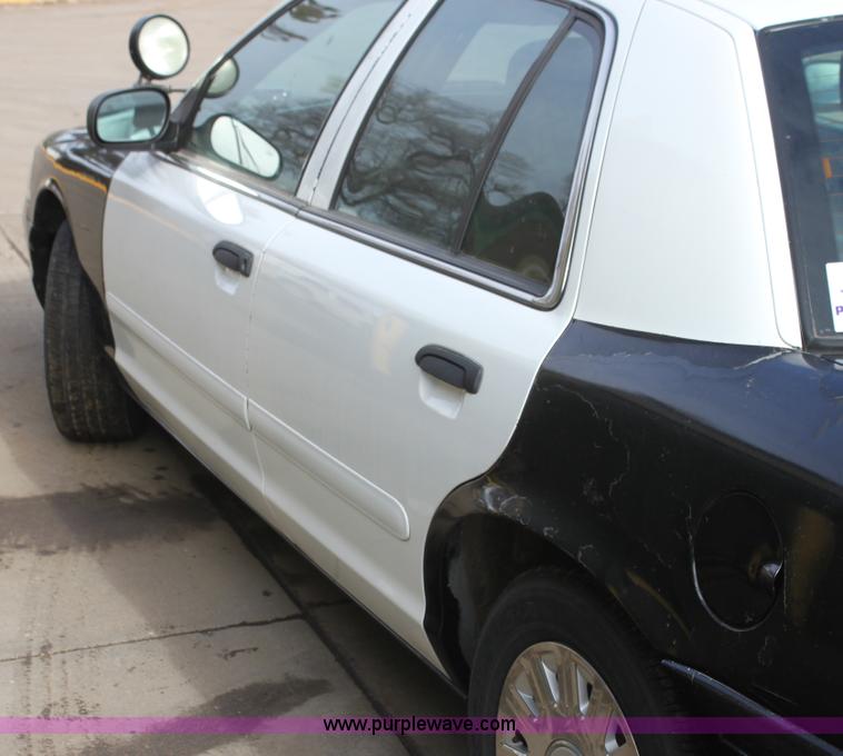 image for item G4490 2004 Ford Crown Victoria Police Interceptor