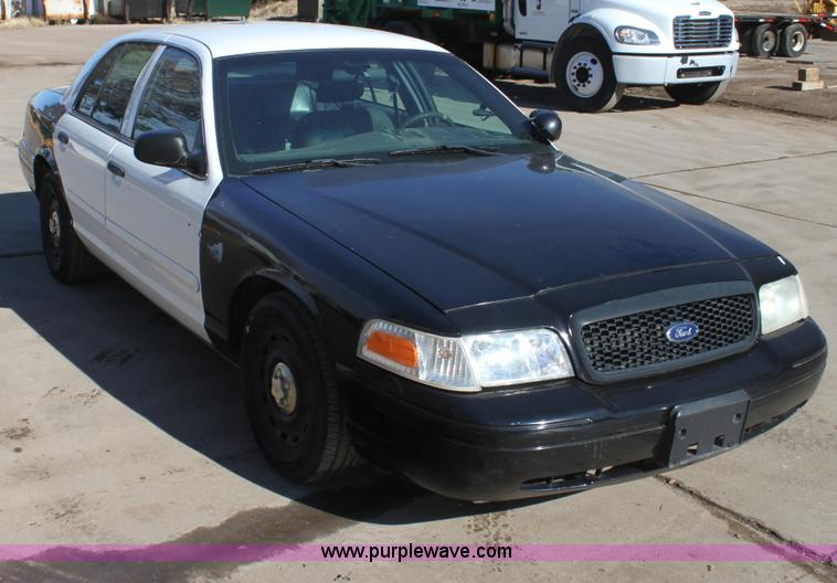 image for item G4493 2003 Ford Crown Victoria Police Interceptor