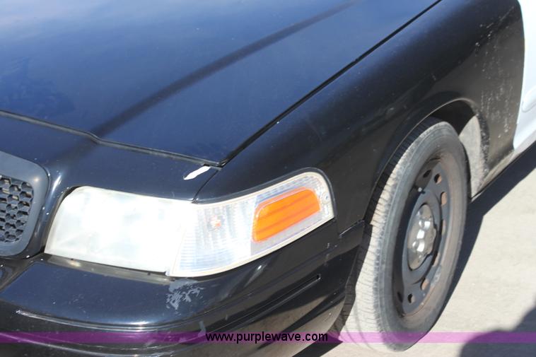 image for item G4493 2003 Ford Crown Victoria Police Interceptor