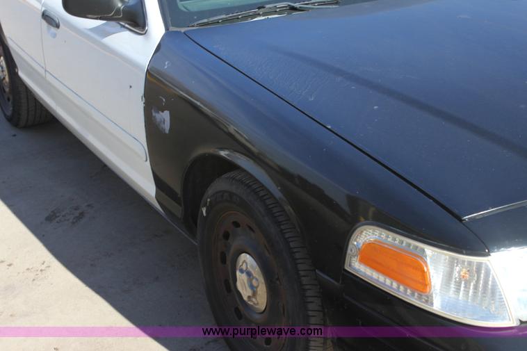 image for item G4493 2003 Ford Crown Victoria Police Interceptor