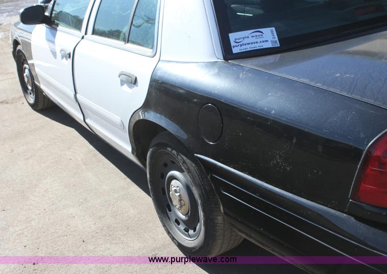 image for item G4493 2003 Ford Crown Victoria Police Interceptor