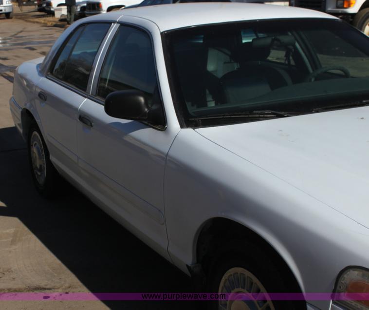 image for item G4494 2001 Ford Crown Victoria Police Interceptor