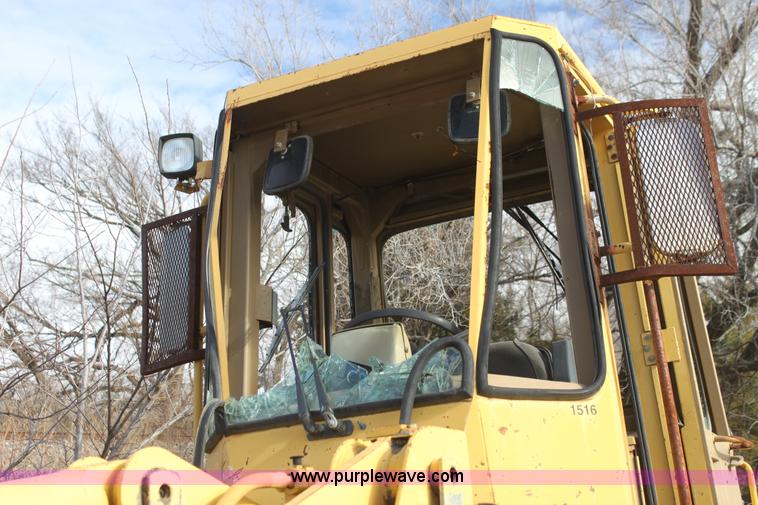 image for item G4496 1991 Caterpillar 916 wheel loader