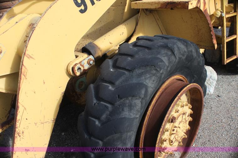 image for item G4496 1991 Caterpillar 916 wheel loader