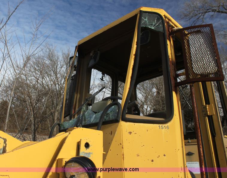 image for item G4496 1991 Caterpillar 916 wheel loader