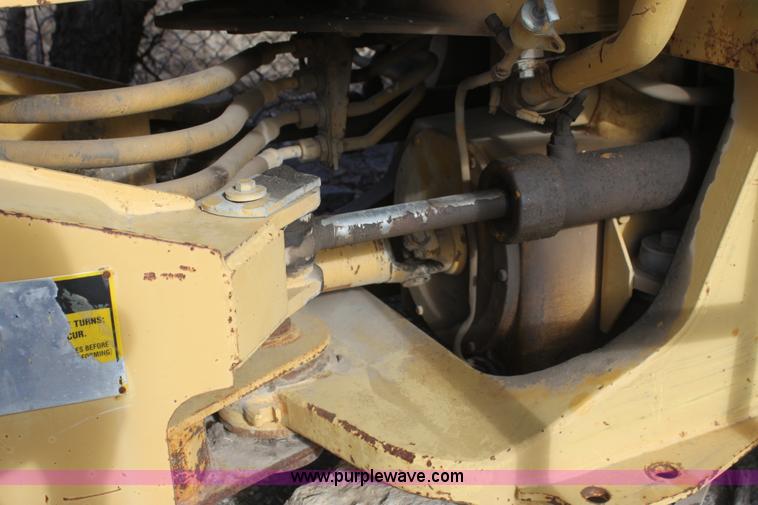 image for item G4496 1991 Caterpillar 916 wheel loader