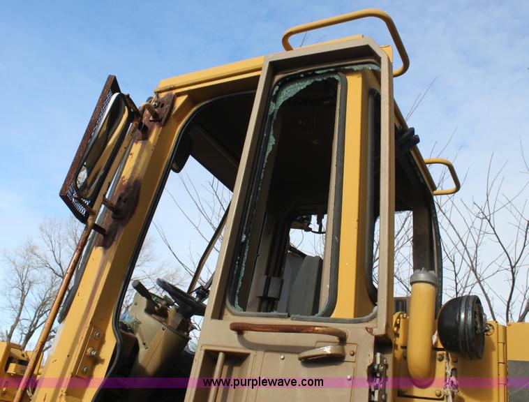image for item G4496 1991 Caterpillar 916 wheel loader