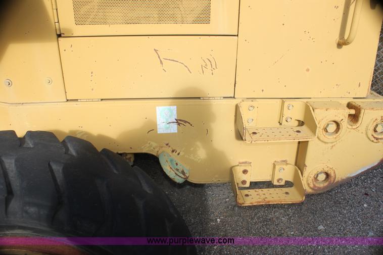 image for item G4496 1991 Caterpillar 916 wheel loader