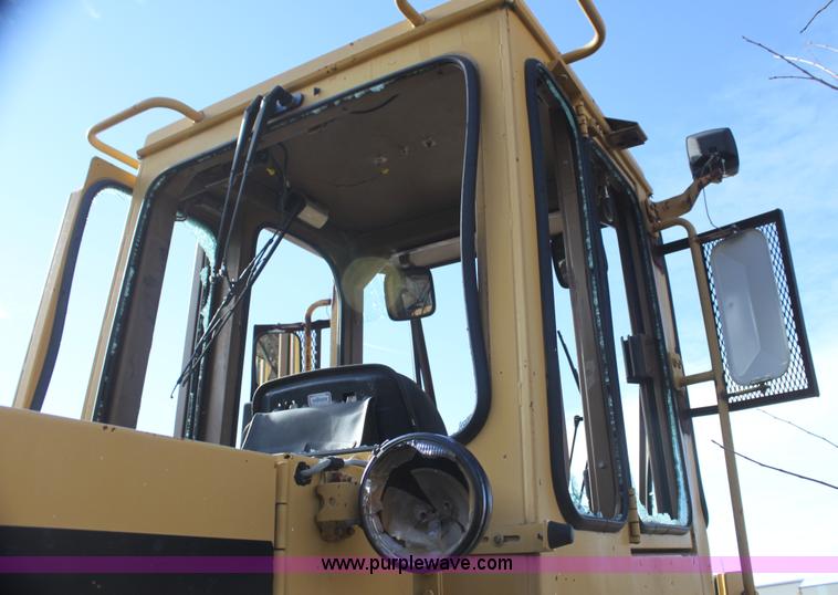 image for item G4496 1991 Caterpillar 916 wheel loader
