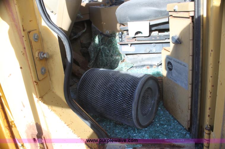 image for item G4496 1991 Caterpillar 916 wheel loader