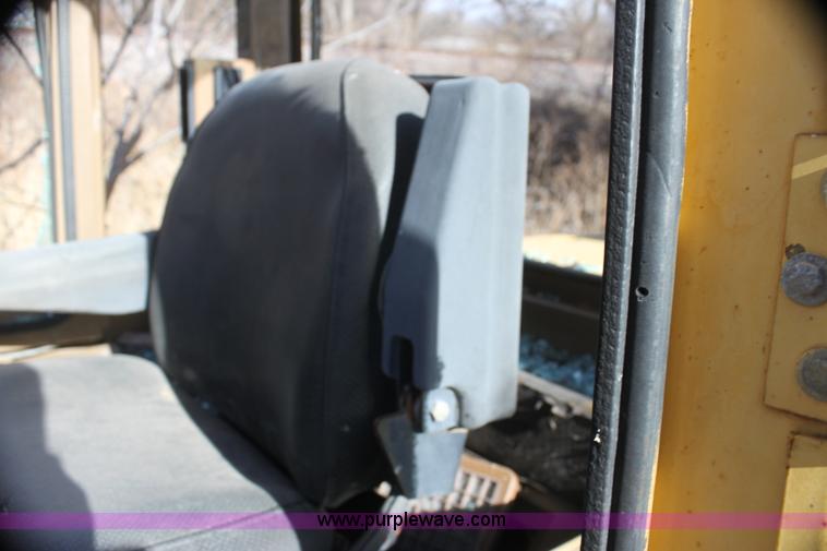 image for item G4496 1991 Caterpillar 916 wheel loader