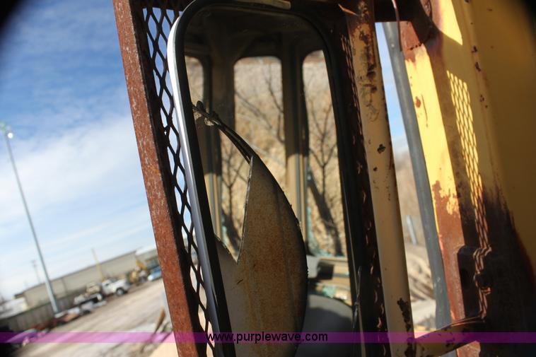 image for item G4496 1991 Caterpillar 916 wheel loader