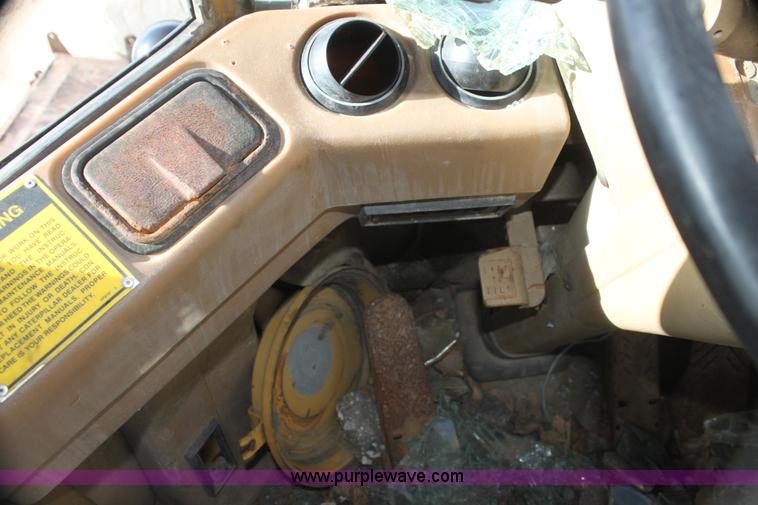 image for item G4496 1991 Caterpillar 916 wheel loader