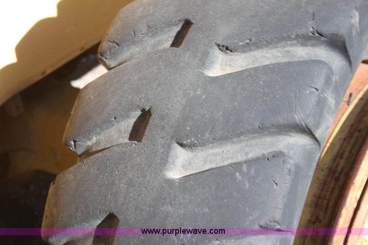 image for item G4496 1991 Caterpillar 916 wheel loader