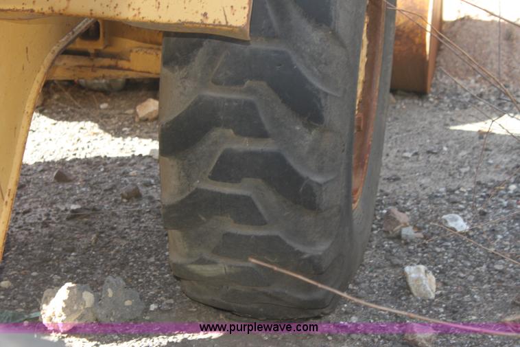 image for item G4496 1991 Caterpillar 916 wheel loader