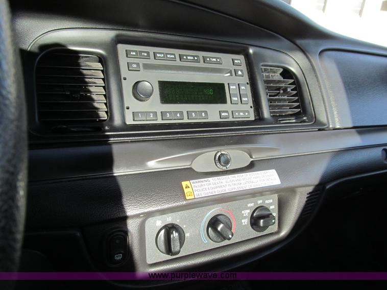 image for item G9637 2008 Ford Crown Victoria Police Interceptor