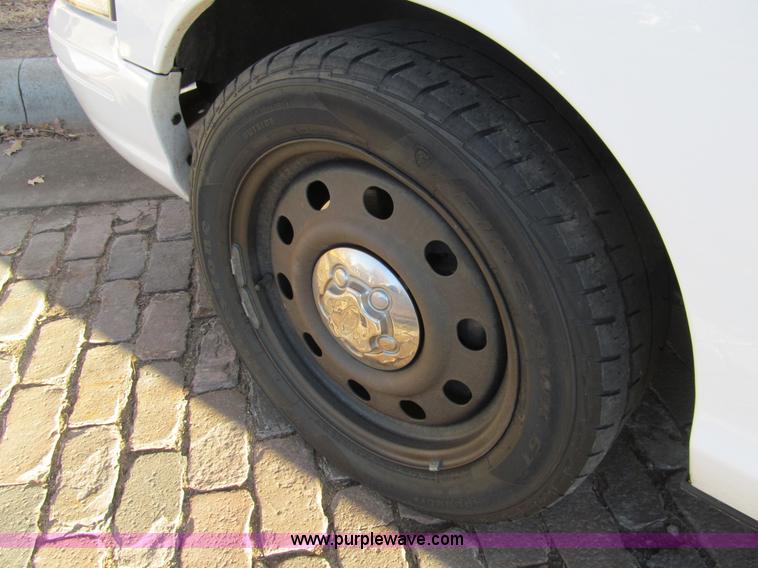 image for item G9637 2008 Ford Crown Victoria Police Interceptor