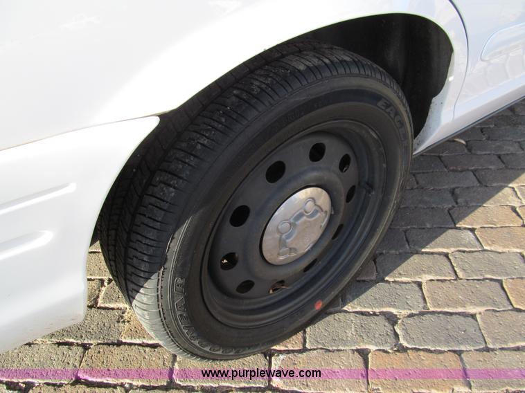 image for item G9637 2008 Ford Crown Victoria Police Interceptor