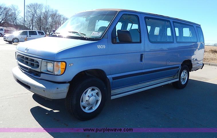 image for item H1285 1997 Ford Club Wagon bus