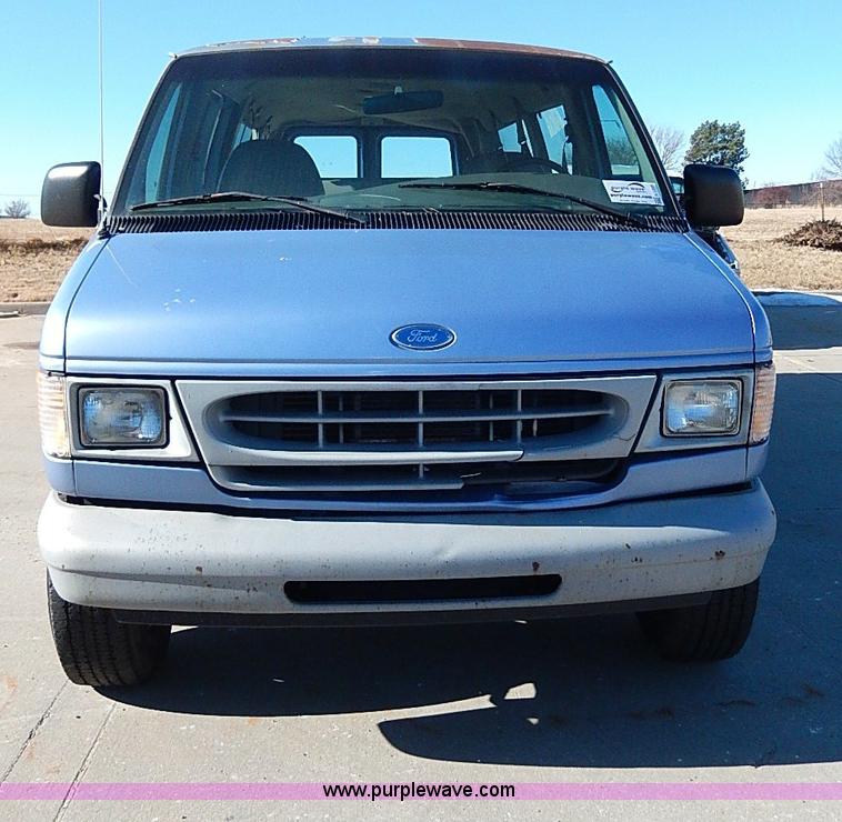 image for item H1285 1997 Ford Club Wagon bus