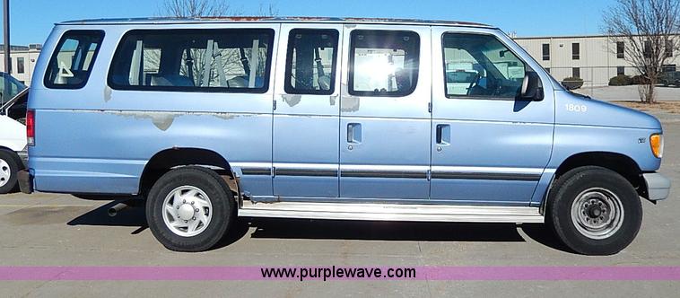 image for item H1285 1997 Ford Club Wagon bus