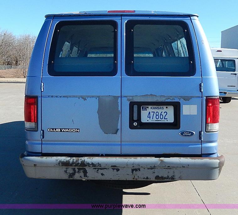 image for item H1285 1997 Ford Club Wagon bus