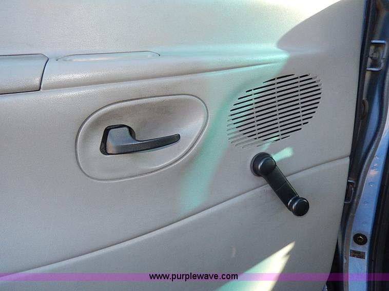 image for item H1285 1997 Ford Club Wagon bus