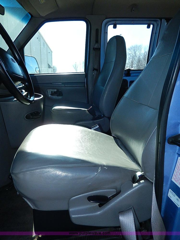 image for item H1285 1997 Ford Club Wagon bus