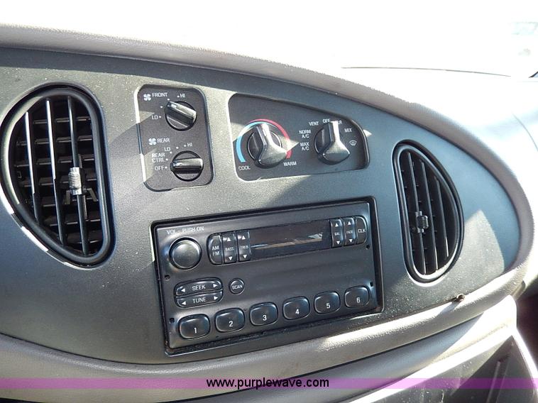 image for item H1285 1997 Ford Club Wagon bus