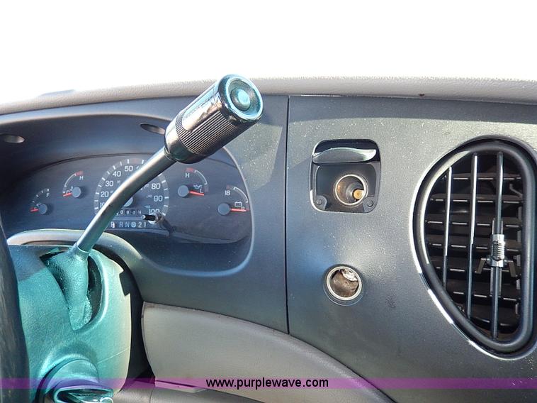 image for item H1285 1997 Ford Club Wagon bus