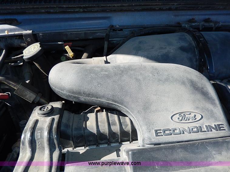 image for item H1285 1997 Ford Club Wagon bus