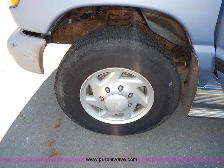 image for item H1285 1997 Ford Club Wagon bus