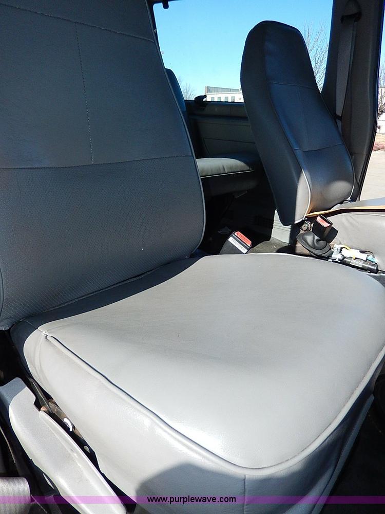 image for item H1285 1997 Ford Club Wagon bus