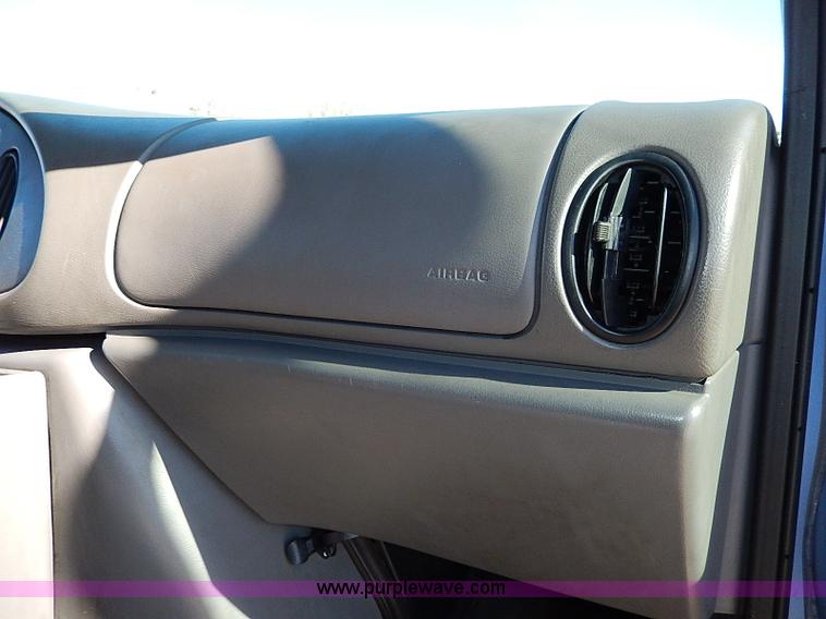 image for item H1285 1997 Ford Club Wagon bus