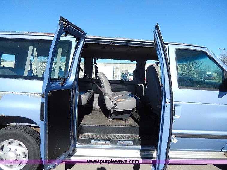 image for item H1285 1997 Ford Club Wagon bus