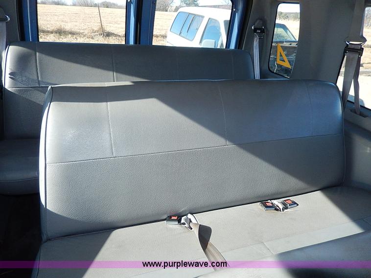 image for item H1285 1997 Ford Club Wagon bus