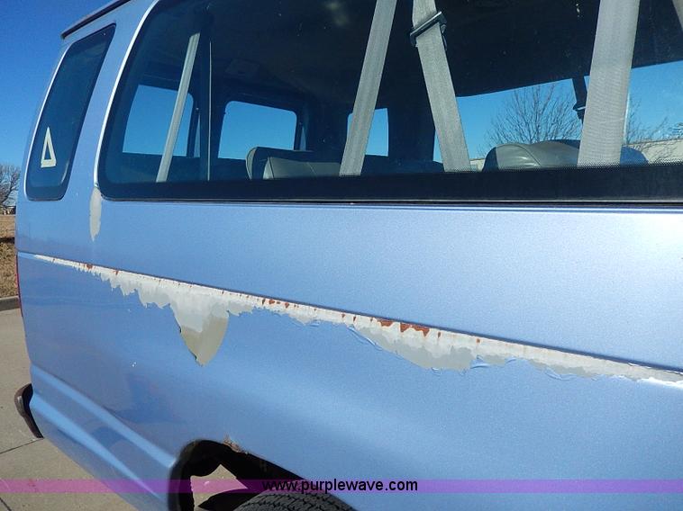 image for item H1285 1997 Ford Club Wagon bus