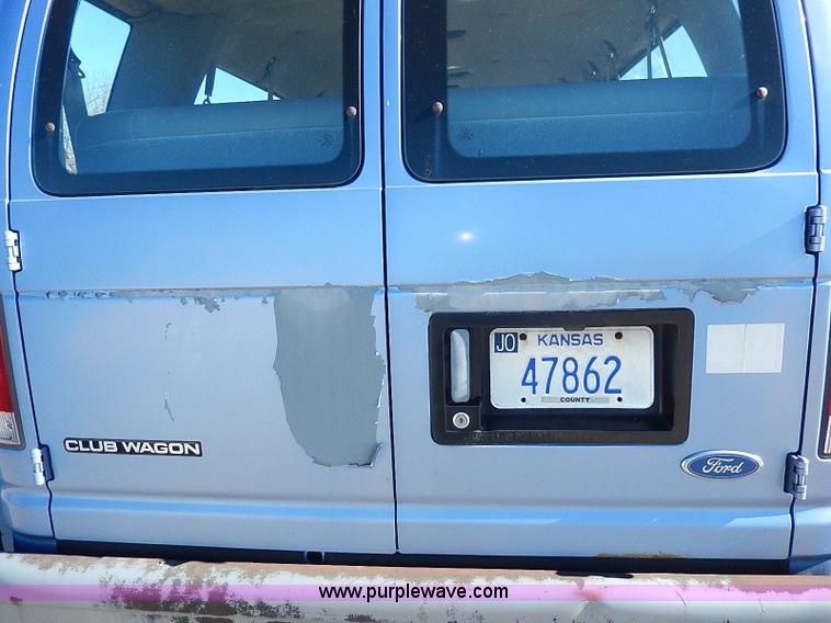 image for item H1285 1997 Ford Club Wagon bus
