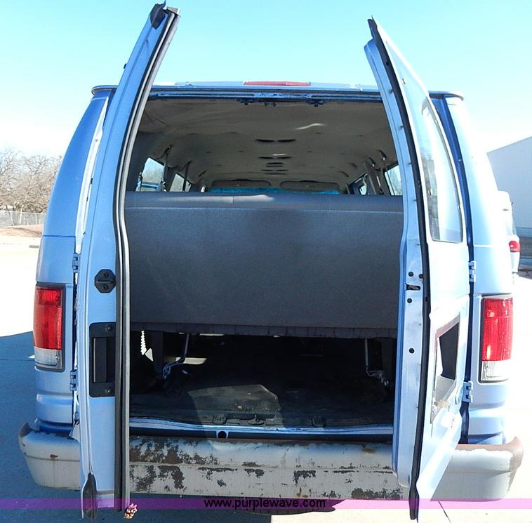 image for item H1285 1997 Ford Club Wagon bus