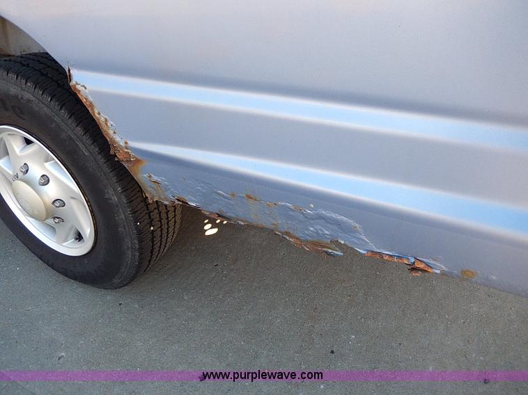 image for item H1285 1997 Ford Club Wagon bus